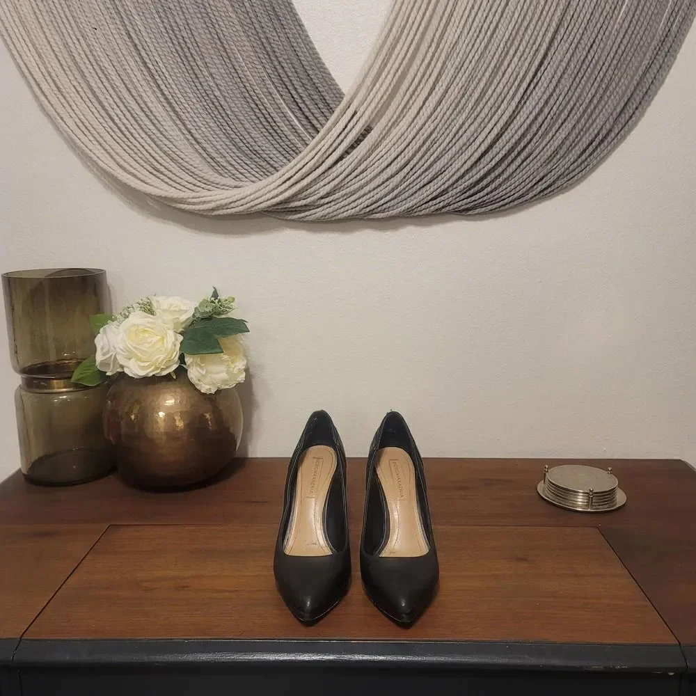 BCBGMaxazria Geometric Leather Pumps Sz 6